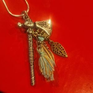 ❤️10/$16 New Axe boho necklace